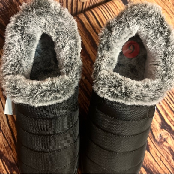 Minnetonka Timpson Tulsa Slip-On, Black Size 6 NWT - Picture 6 of 7